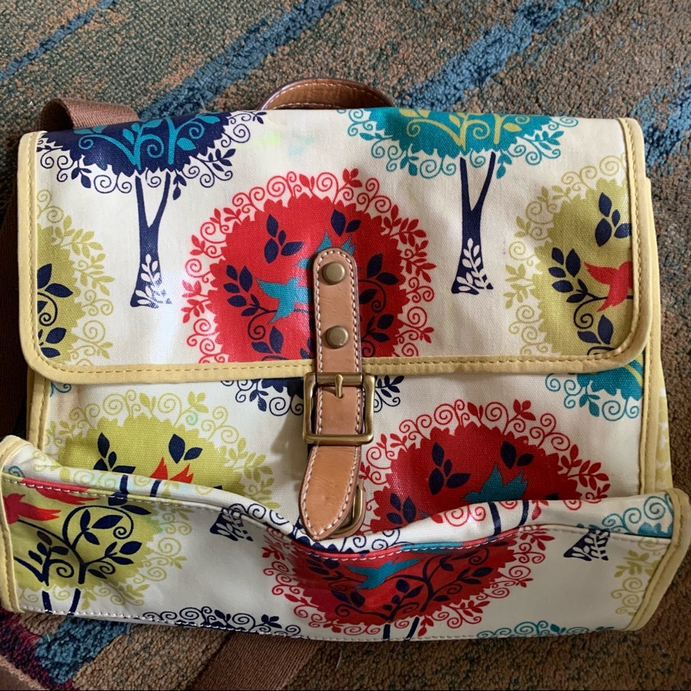A darling nice sized vinyl handbag by Fossil